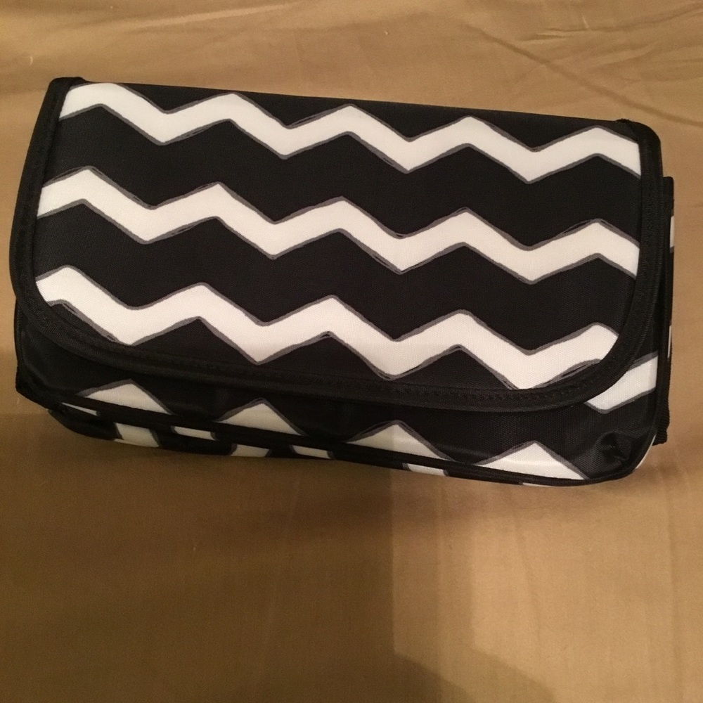 Thirty one make up bag.